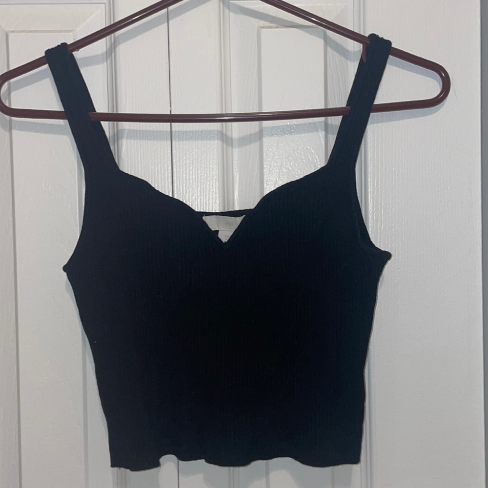 Rounded V-Neck Ribbed Black Tank